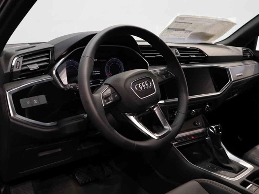 Vehicle image 7 of 10