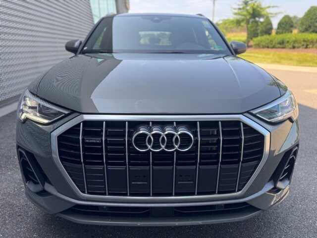Vehicle image 14 of 15