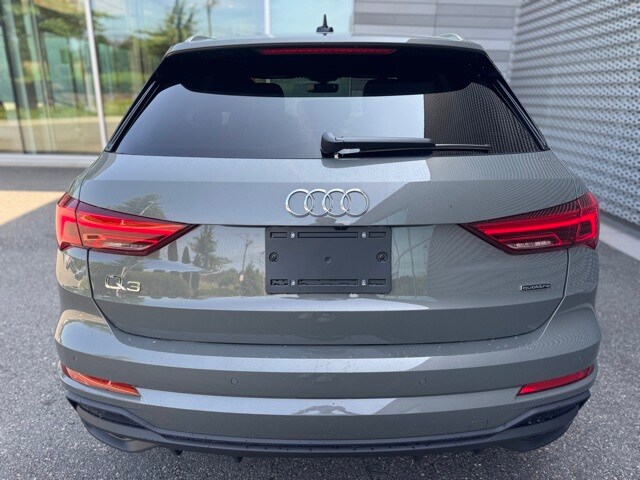 Vehicle image 7 of 15