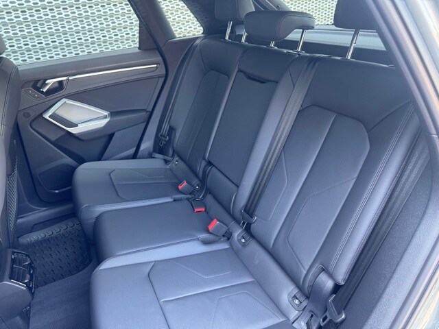 Vehicle image 9 of 15