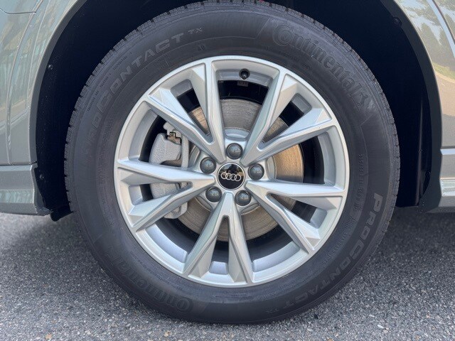 Vehicle image 5 of 15