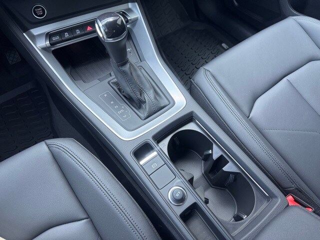 Vehicle image 13 of 15
