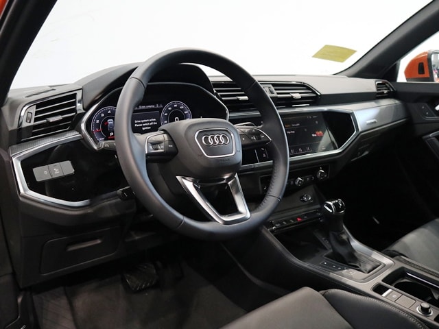 Vehicle image 6 of 9
