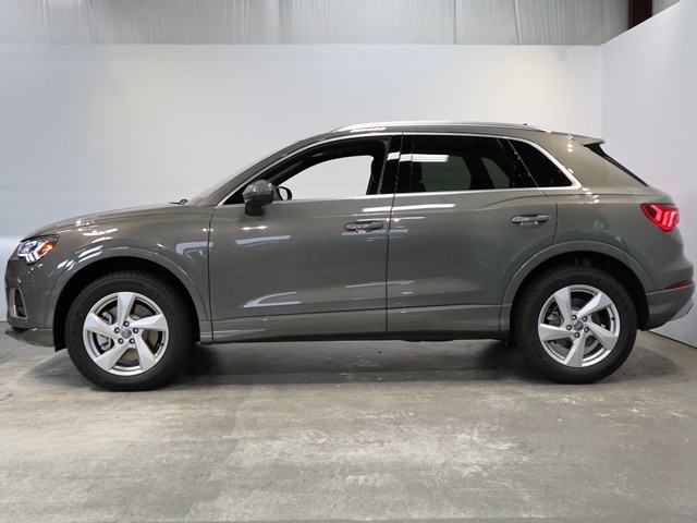 Vehicle image 5 of 9