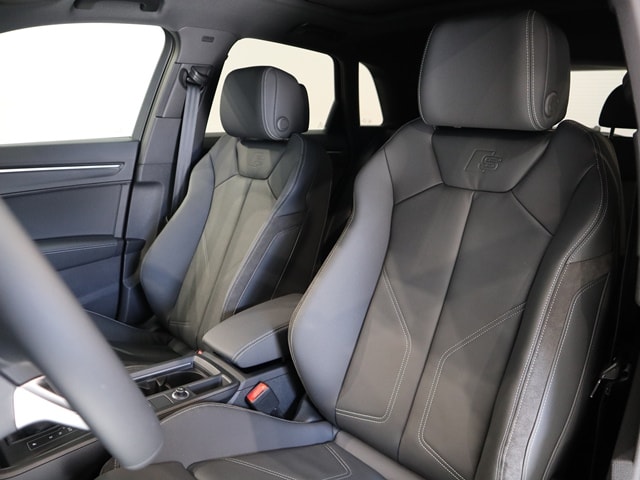 Vehicle image 8 of 9