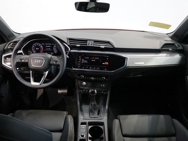 Vehicle image 7 of 9