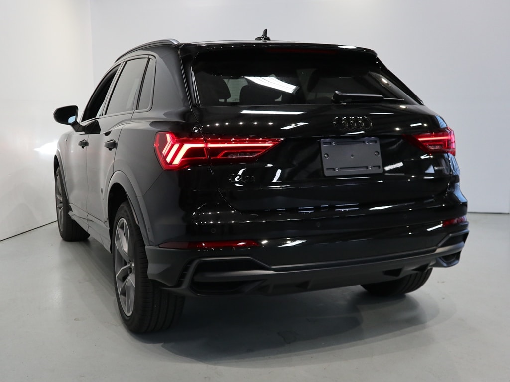 Vehicle image 6 of 11
