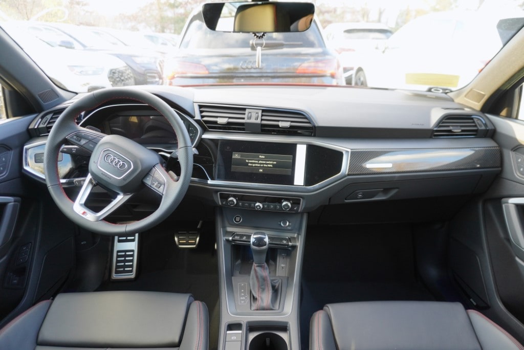 Vehicle image 9 of 11