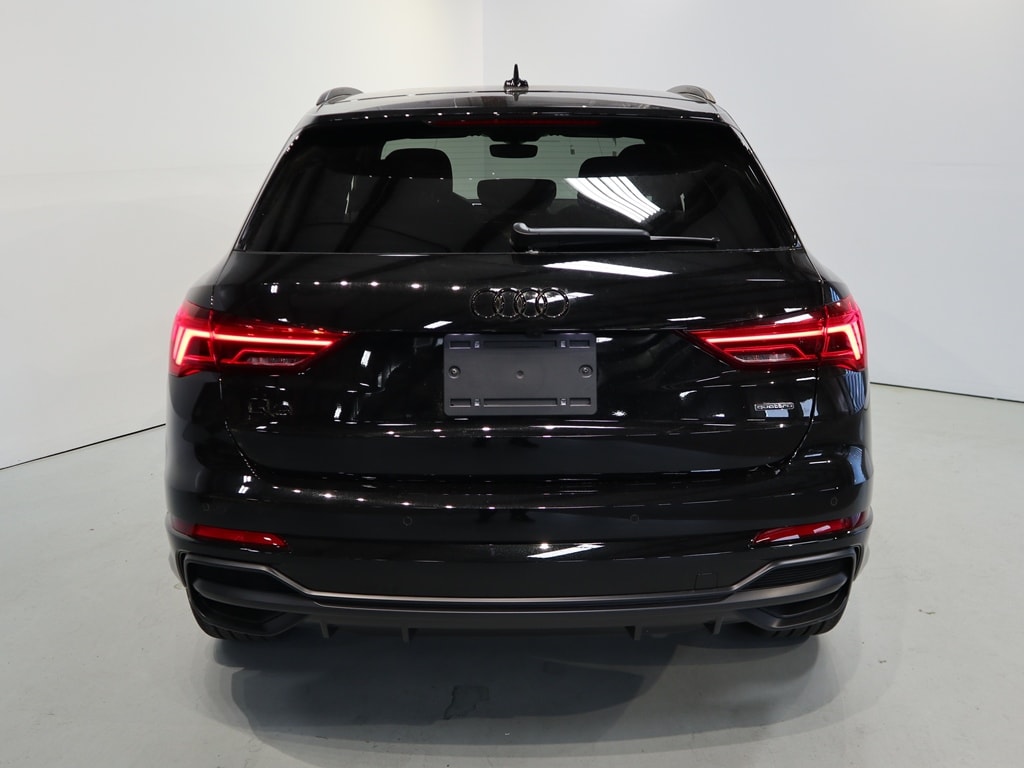 Vehicle image 5 of 11