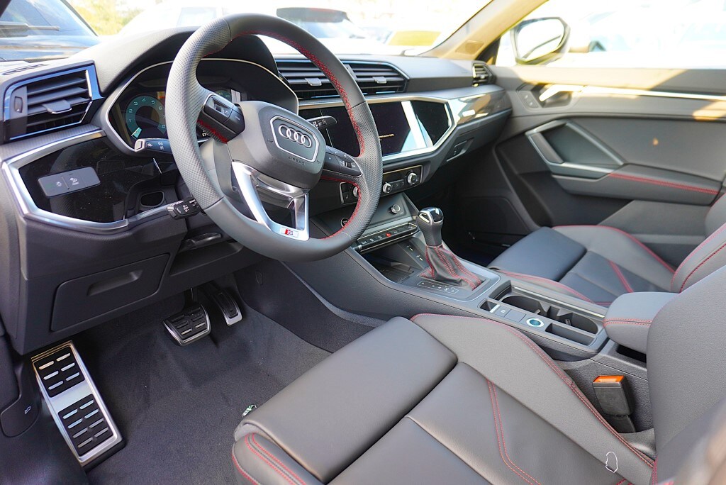 Vehicle image 8 of 11