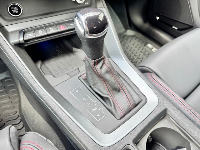 Vehicle image 14 of 16