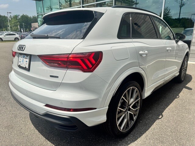 Vehicle image 4 of 16