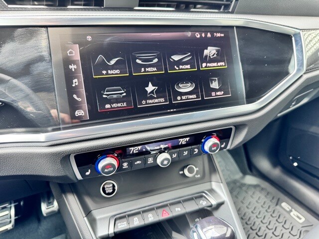 Vehicle image 13 of 16