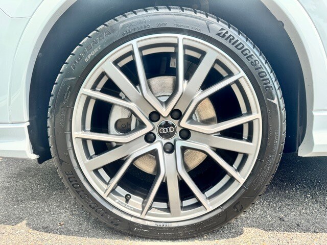 Vehicle image 8 of 16