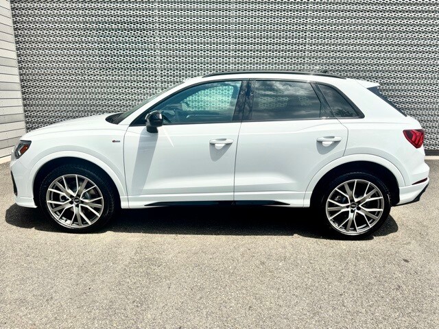 Vehicle image 6 of 16