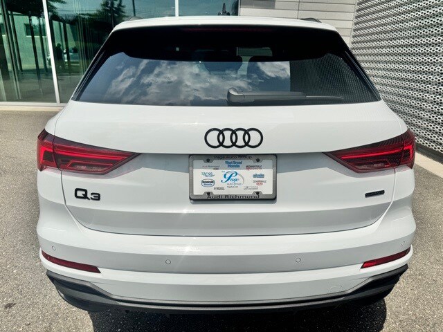 Vehicle image 7 of 16