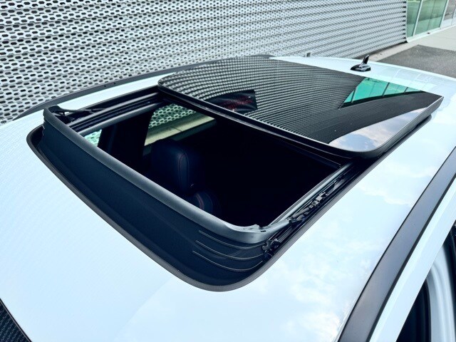 Vehicle image 15 of 16