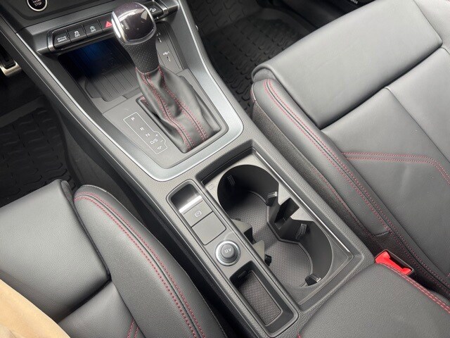 Vehicle image 15 of 16