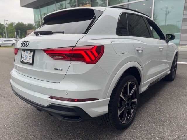 Vehicle image 4 of 16