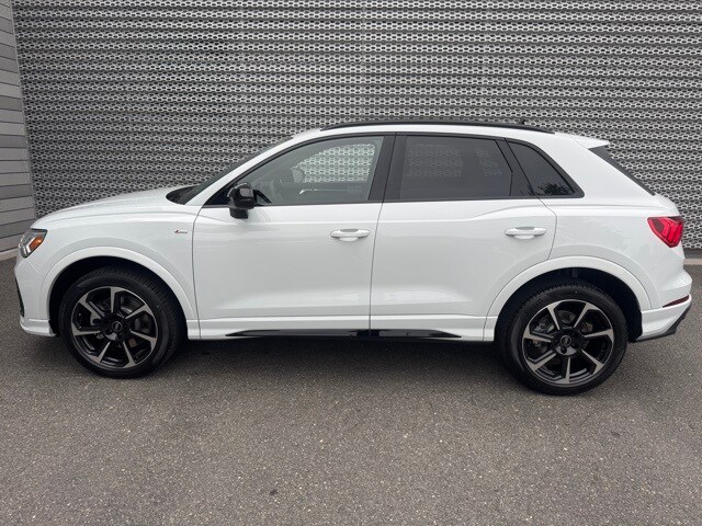 Vehicle image 6 of 16