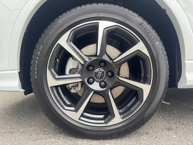 Vehicle image 7 of 16