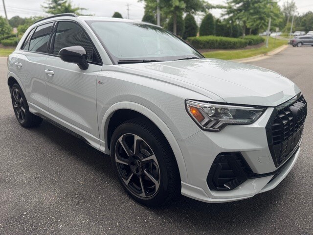 Vehicle image 3 of 16