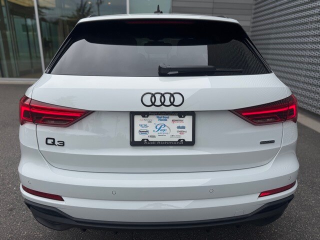Vehicle image 9 of 16