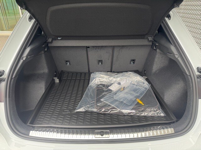 Vehicle image 8 of 16