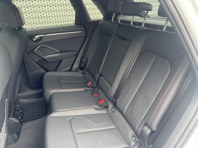 Vehicle image 11 of 16