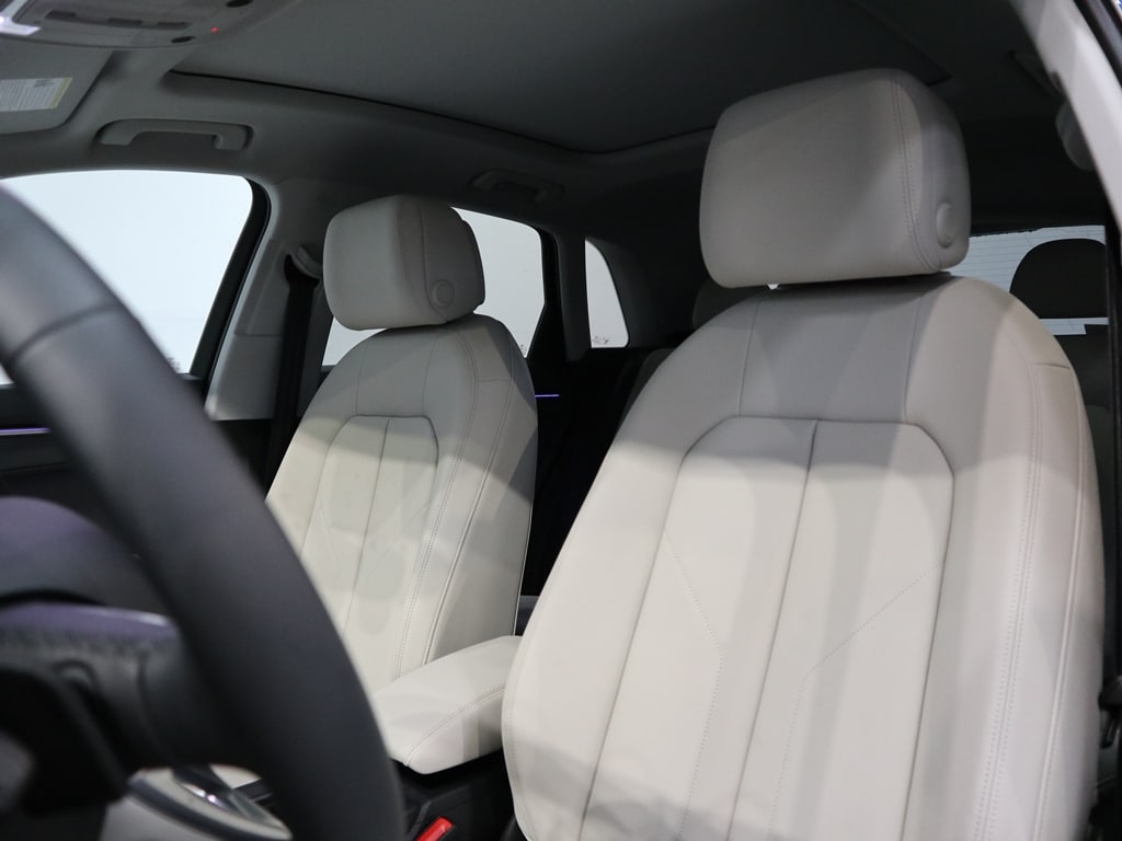 Vehicle image 9 of 10