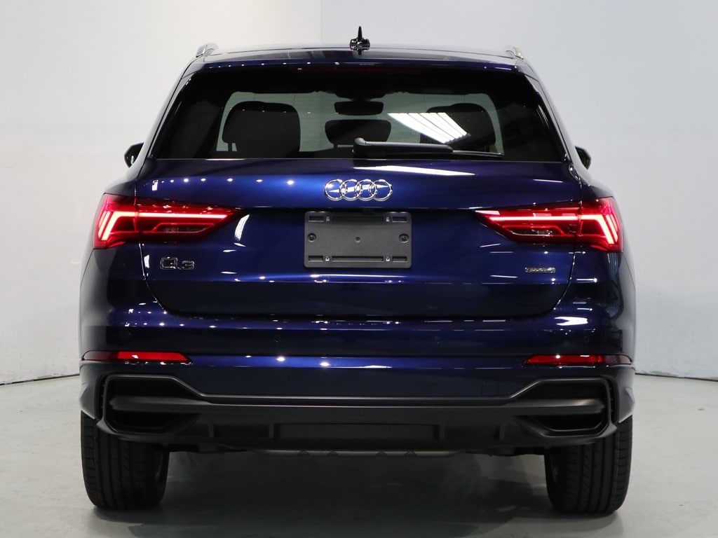 Vehicle image 4 of 10