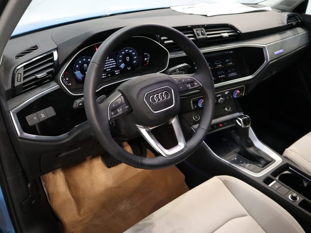 Vehicle image 7 of 10