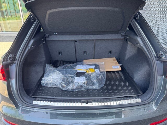 Vehicle image 8 of 17