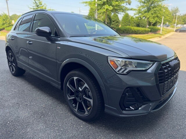 Vehicle image 3 of 17