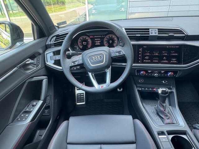 Vehicle image 12 of 17