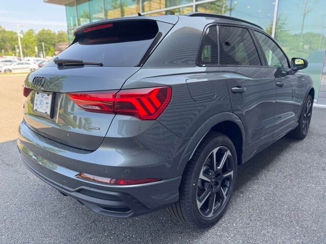 Vehicle image 4 of 17
