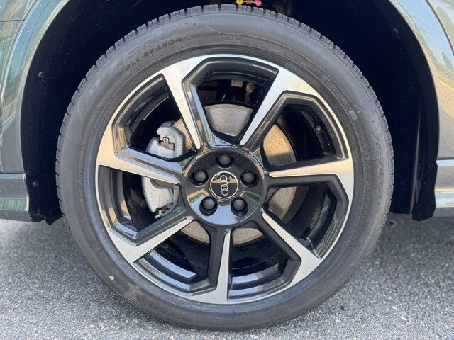 Vehicle image 7 of 17