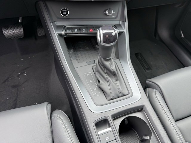Vehicle image 22 of 26