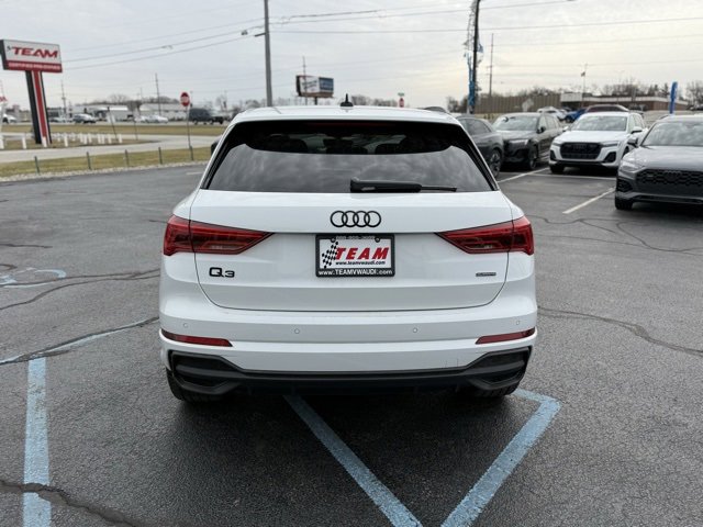 Vehicle image 4 of 26