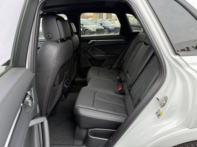 Vehicle image 13 of 26