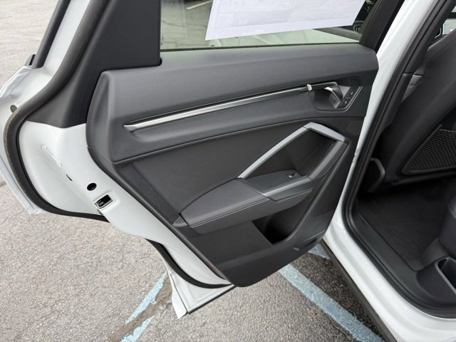 Vehicle image 14 of 26