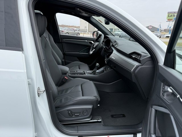 Vehicle image 16 of 26