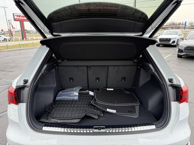 Vehicle image 15 of 26