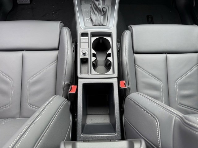 Vehicle image 21 of 26