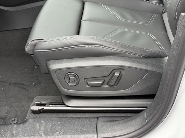 Vehicle image 9 of 26