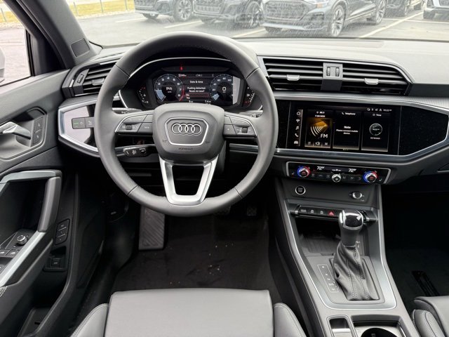 Vehicle image 18 of 26