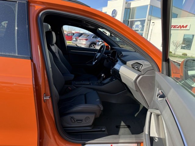 Vehicle image 15 of 26