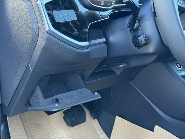 Vehicle image 9 of 26
