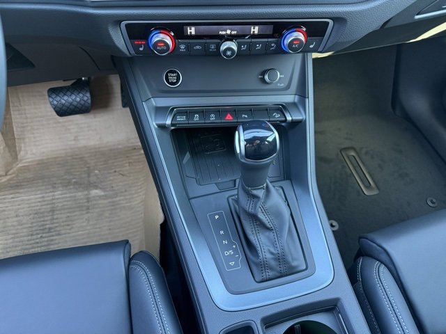Vehicle image 21 of 26