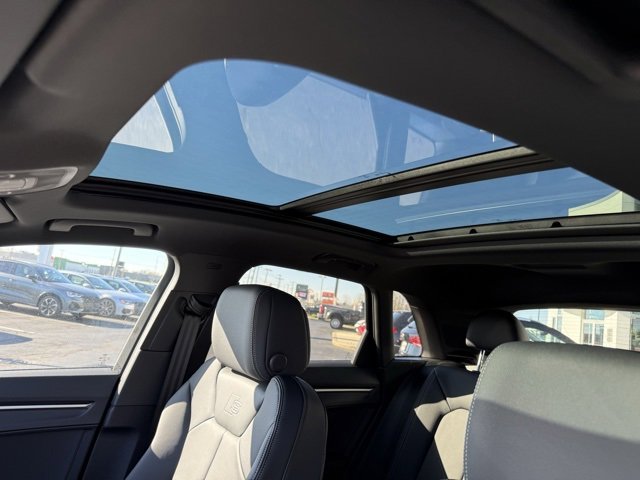 Vehicle image 10 of 26